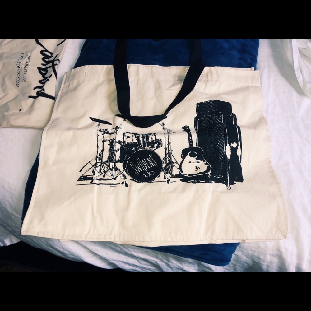 Tote bag